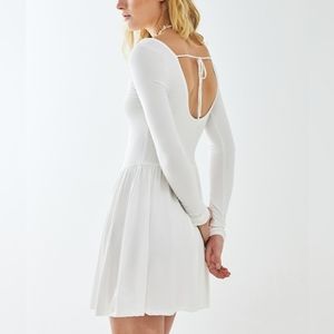 White short long sleeve dress